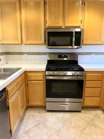 5220 Premiere Hills Circle 228, Woodland Hills, CA 91364