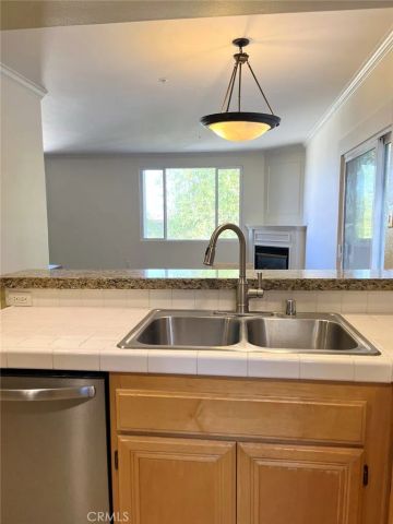 5220 Premiere Hills Circle 228, Woodland Hills, CA 91364