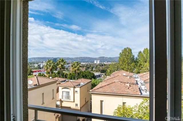 5220 Premiere Hills Circle 228, Woodland Hills, CA 91364