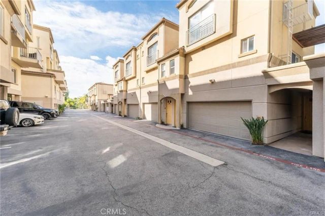 5220 Premiere Hills Circle 228, Woodland Hills, CA 91364