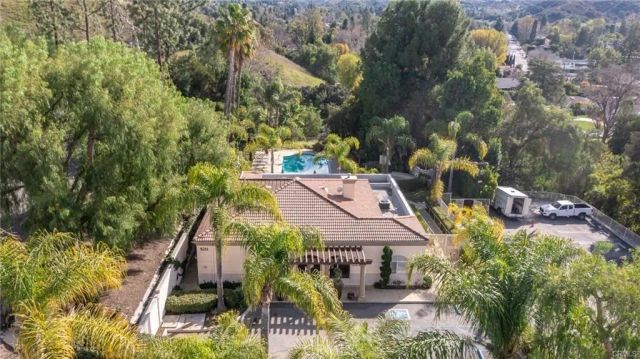 5220 Premiere Hills Circle 228, Woodland Hills, CA 91364