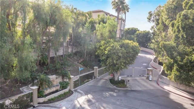 5220 Premiere Hills Circle 228, Woodland Hills, CA 91364