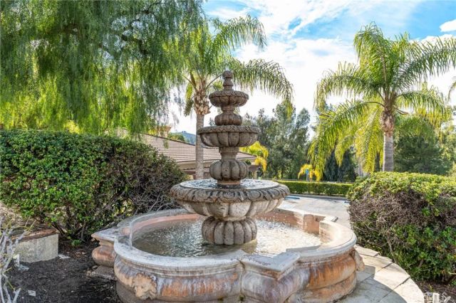 5220 Premiere Hills Circle 228, Woodland Hills, CA 91364