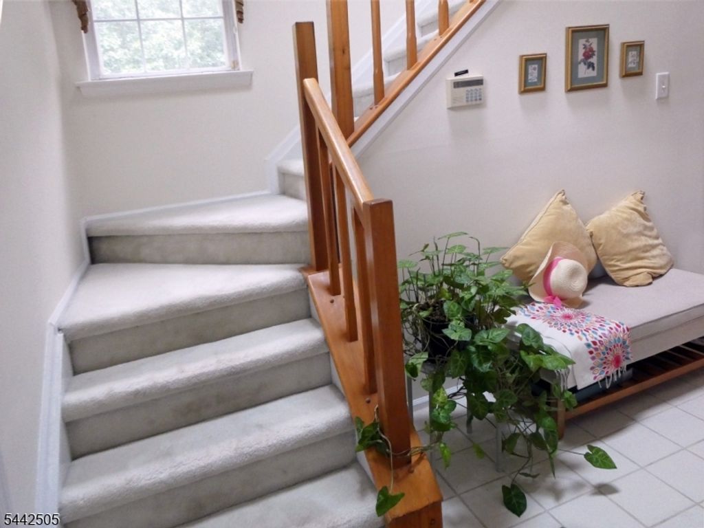 92 Stonehedge Court, Franklin Twp., NJ 08873 — photo 2