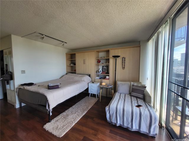1560 Thurston Avenue 303, Honolulu, HI 96822