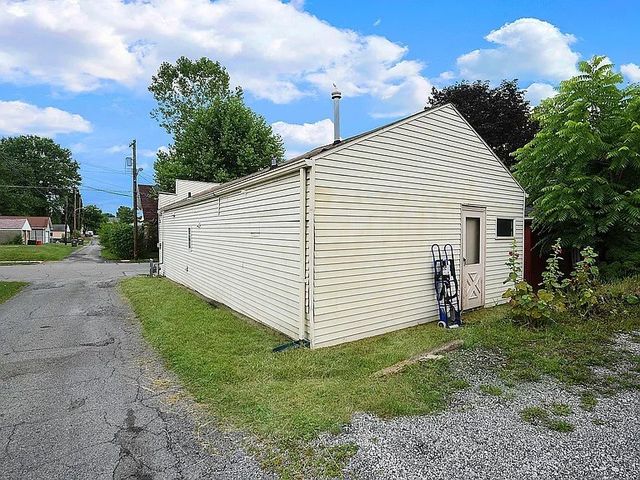 505 35th St, Beaver Falls, PA 15010