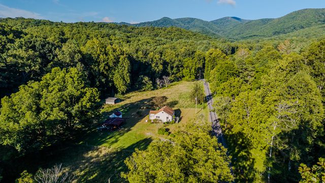 5502 Ridgelea RD, Roanoke, VA 24018