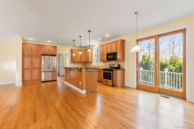 243 Knollwood Avenue, Mamaroneck, NY 10543