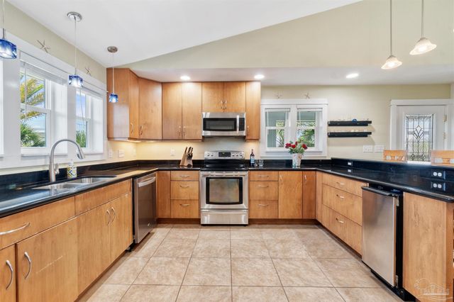 808 Via Deluna Dr, Pensacola Beach, FL 32561