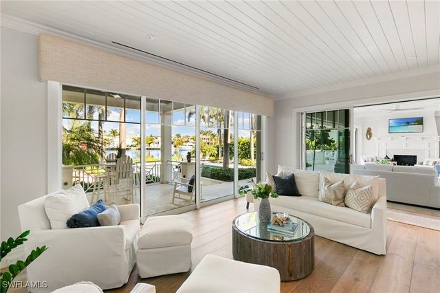 221 Aqua CT, Naples, FL 34102