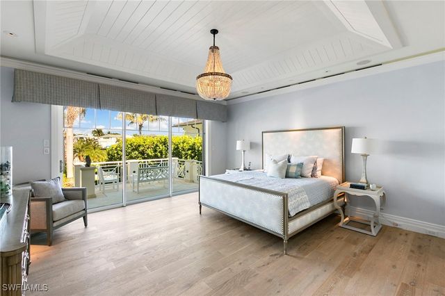 221 Aqua CT, Naples, FL 34102