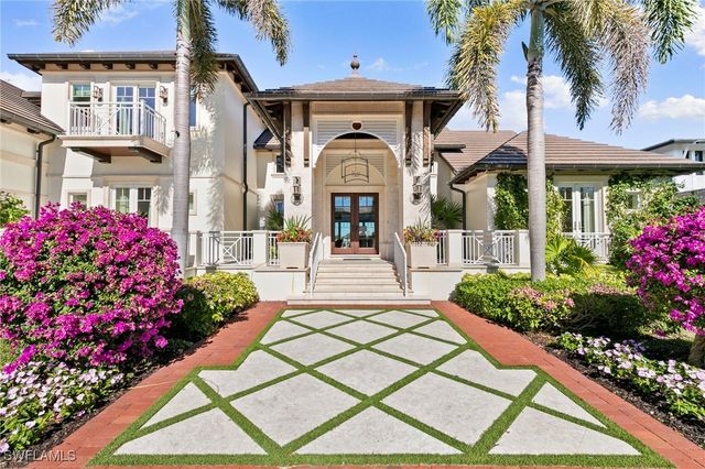 221 Aqua CT, Naples, FL 34102