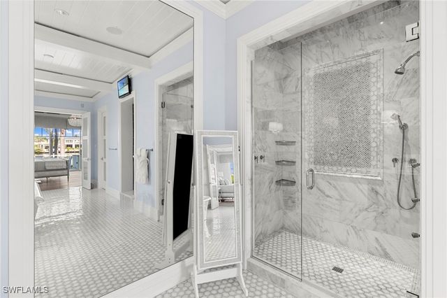 221 Aqua CT, Naples, FL 34102