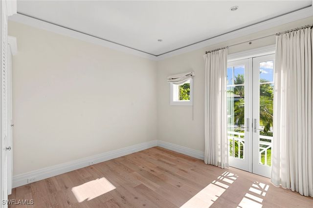 221 Aqua CT, Naples, FL 34102