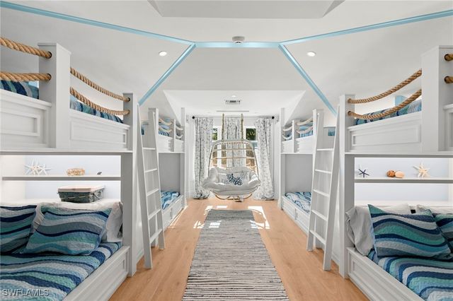 221 Aqua CT, Naples, FL 34102