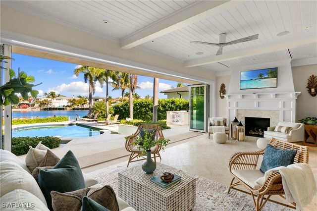 221 Aqua CT, Naples, FL 34102