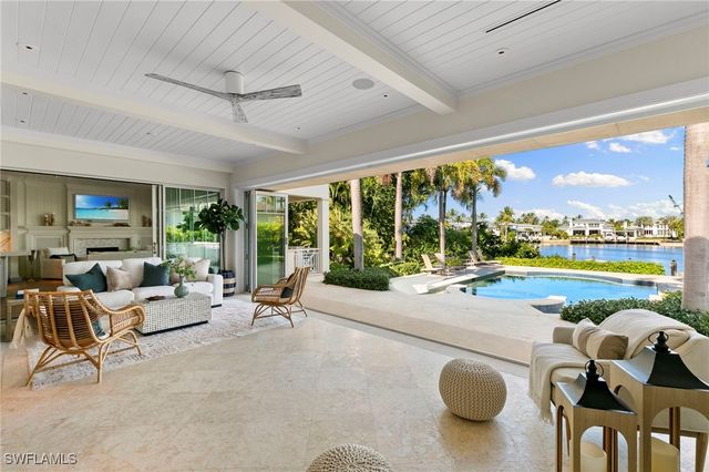 221 Aqua CT, Naples, FL 34102