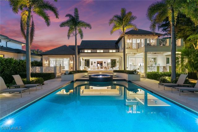 221 Aqua CT, Naples, FL 34102