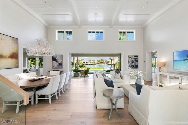 221 Aqua CT, Naples, FL 34102