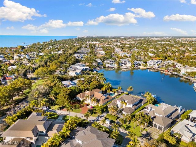 221 Aqua CT, Naples, FL 34102