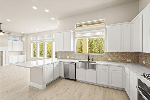 294 Peninsula Point Drive, Montgomery, TX 77356