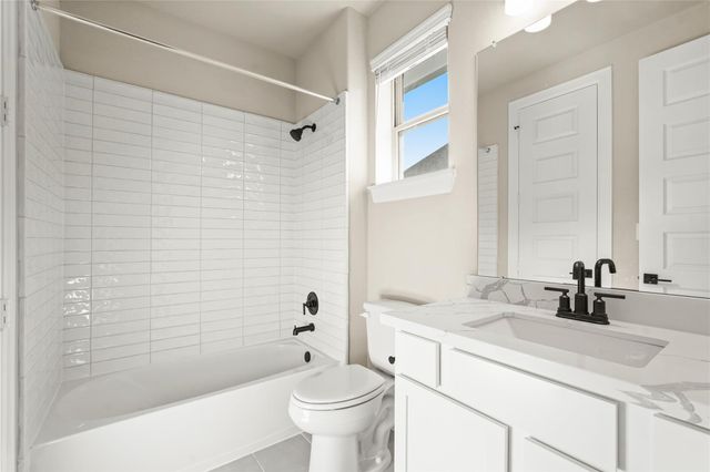 294 Peninsula Point Drive, Montgomery, TX 77356