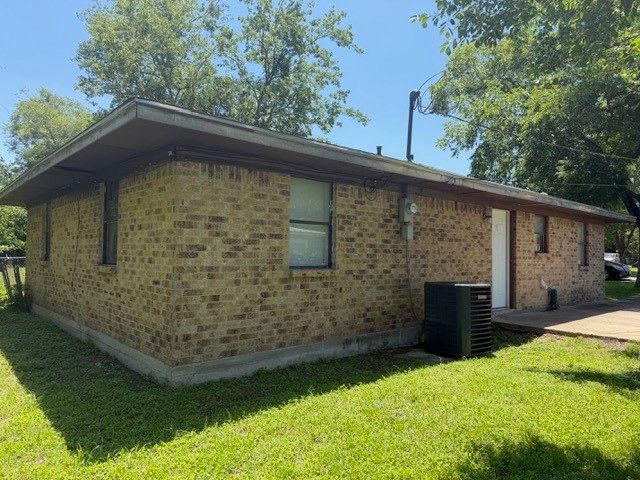 205 E Sabine Street, Groesbeck, TX 76642