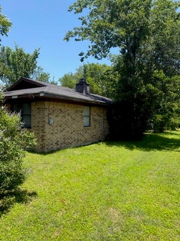 205 E Sabine Street, Groesbeck, TX 76642