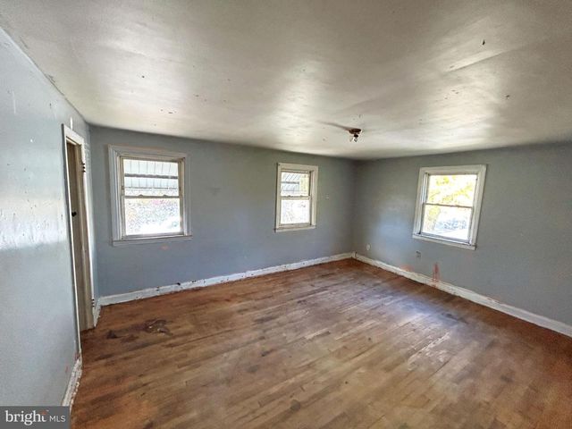 4407 RIDGE DR, Baltimore, MD 21229