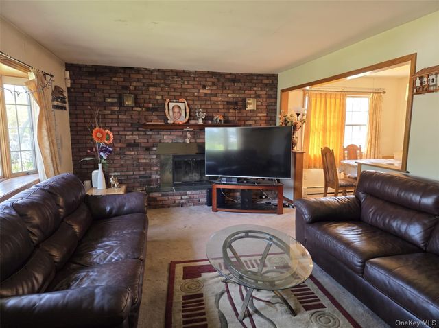 147 Miller Road, Hicksville, NY 11801