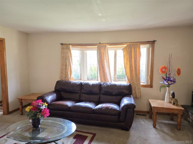 147 Miller Road, Hicksville, NY 11801
