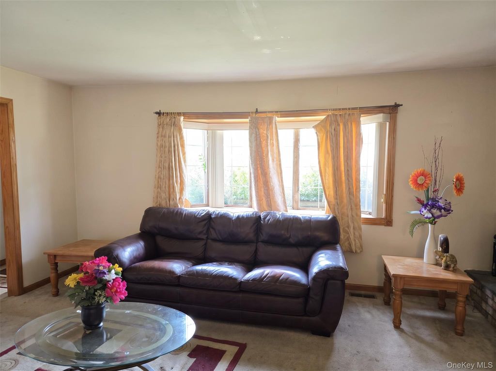 147 Miller Road, Hicksville, NY 11801 — photo 3