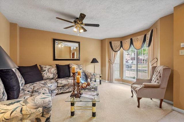 13134 Woodtrek Lane, Houston, TX 77015