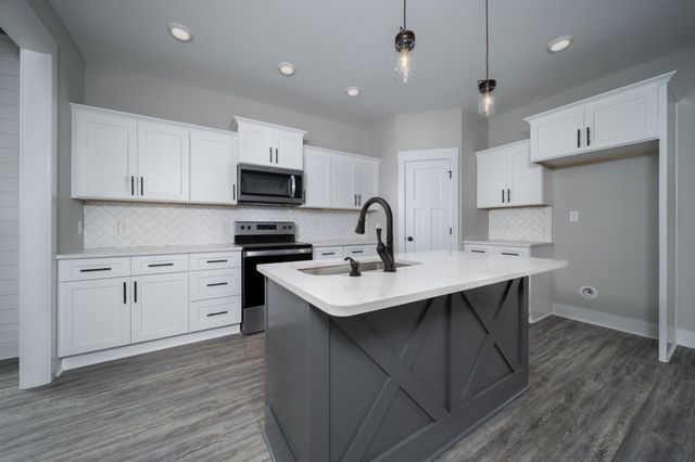 317 Galway Dr, Clarksville, TN 37042