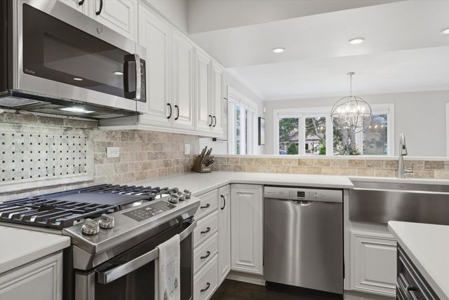 1840 Golf View Drive, Bartlett, IL 60103