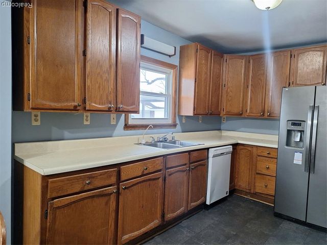 5656 Monroe Street, Dearborn Heights, MI 48125