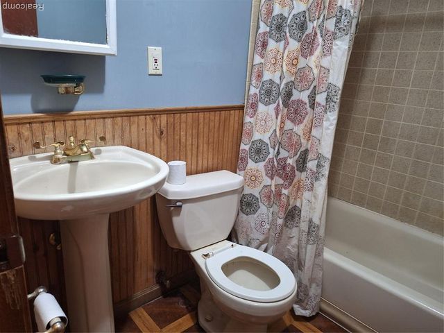 5656 Monroe Street, Dearborn Heights, MI 48125