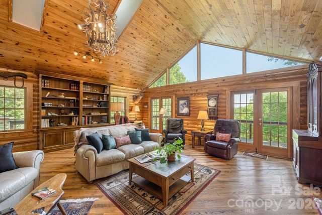 1126 Kilpatrick Road, Hendersonville, NC 28739