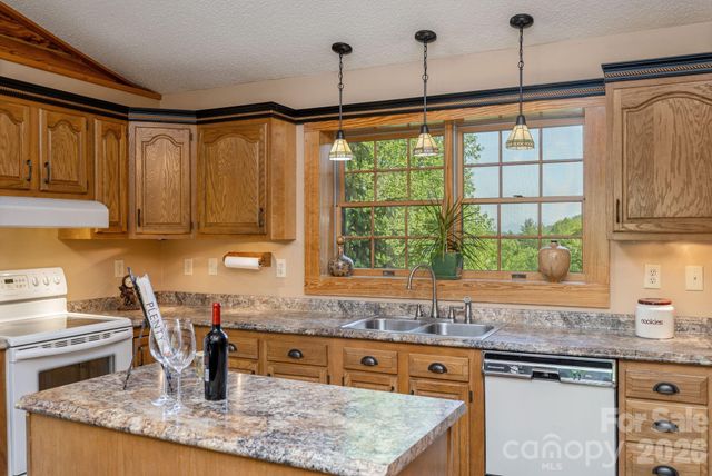 1126 Kilpatrick Road, Hendersonville, NC 28739