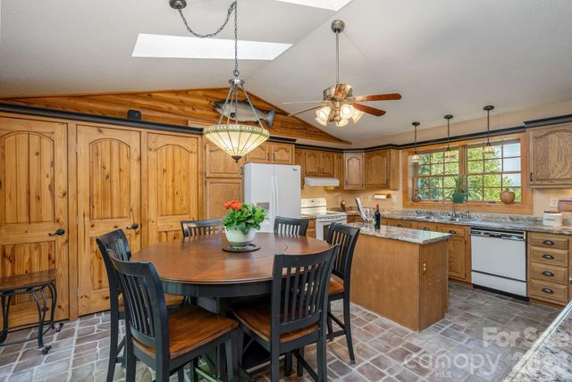 1126 Kilpatrick Road, Hendersonville, NC 28739