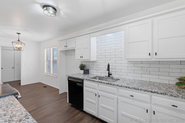 8008 E Madison Street, Broken Arrow, OK 74014