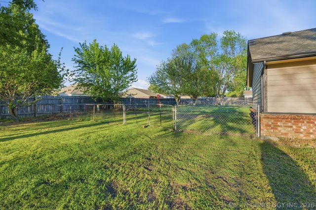 8008 E Madison Street, Broken Arrow, OK 74014