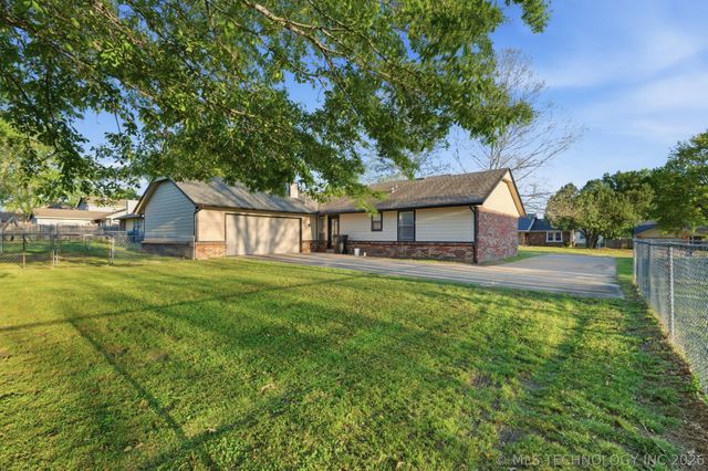 8008 E Madison Street, Broken Arrow, OK 74014