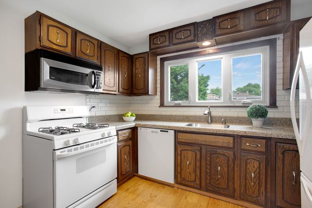 2217 Keystone Avenue, North Riverside, IL 60546