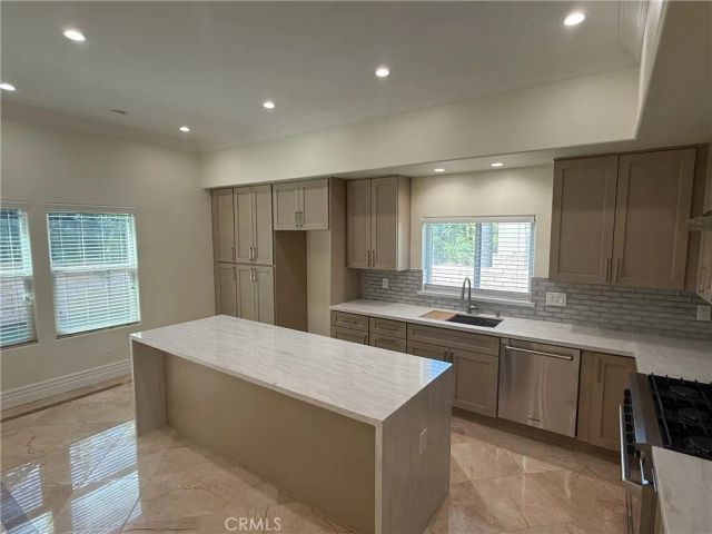 2736 Taylor Avenue, Corona, CA 92882