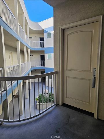 214 S Alexandria 203, Los Angeles, CA 90004