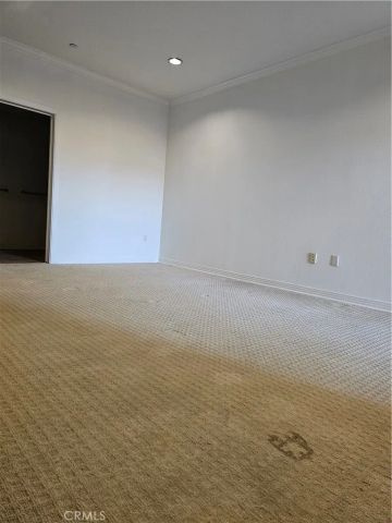 214 S Alexandria 203, Los Angeles, CA 90004