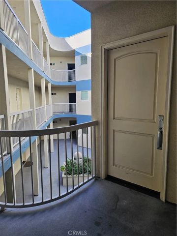 214 S Alexandria 203, Los Angeles, CA 90004