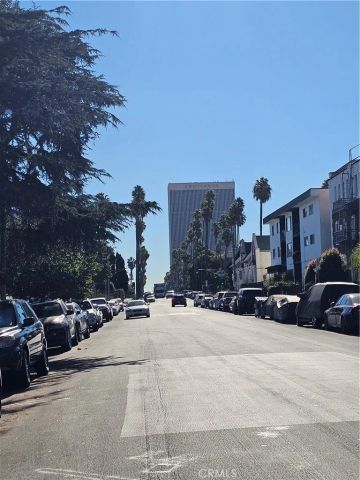 214 S Alexandria 203, Los Angeles, CA 90004