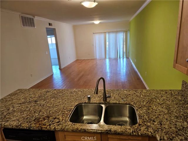 214 S Alexandria 203, Los Angeles, CA 90004